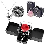 【Juego de Rosas Eternas】Incluye rosas encantadoras,un collar de corazón (el collar puede mostrar "Te quiero" en 100 idiomas diferentes para sorprenderla más),adecuado para la propuesta, el aniversario de boda,el compromiso,el cumpleaños, el día de la madre,el día de San Valentín,la Navidad,etc.