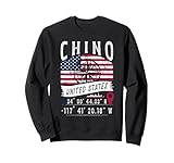 ¡Abraza tu ADN americano con este diseño chino! Con la bandera de Estados Unidos y coordenadas GPS de Chino, Latitud y Longitud. Diseño de Estados Unidos de América.