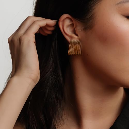 Gold Ribbed Statement Earrings – Sleek Lightweight Jewelry for Women3