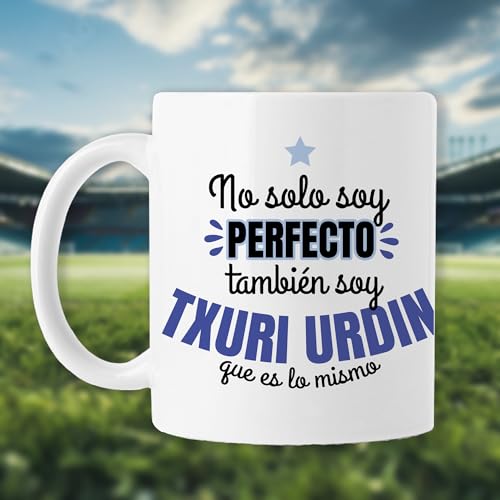 CLUBS (Taza Fútbol para Aficionados de la Real Sociedad ‘No solo soy perfecto, también soy Txuri Urdin’ – Regalo Navidad, Cumpleaños, Hombre, Amigo Invisible | Cerámica Blanca 325ml)