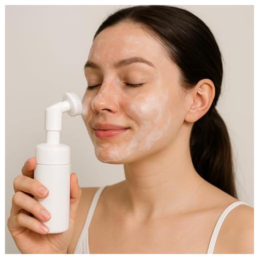 Frasco Pump Espuma com Escovinha Massageadora de Silicone para Limpeza Facial – Skin Care, Refil 100ml, Portátil, Cor Branco