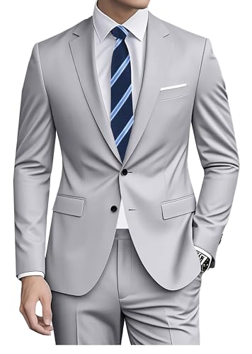 Blaser: la giacca monopetto è completa di design slim fit, risvolti dentellati, sfiato centrale posteriore, 2 tasche con patta e 2 tasche interne. Pantaloni: tasche laterali oblique, chiusura con zip e bottoni frontali, cinturino in vita estesa, si abbina perfettamente alla giacca abbinata.