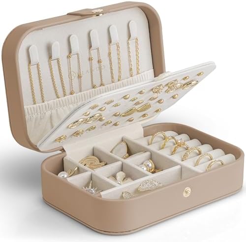 VLANDO Schmuckkästchen Reise, Schmuckaufbewahrung Klein, für 48 Ohrringe | Urlaub Must Haves, Geschenk für Damen, Für Halsketten, Ringe,Weiches Samtfutter, Kompakt Leicht, Milchkaf