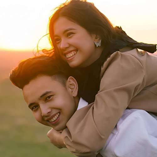 Олар сіздің бетіңізге отырады және сізді қынапшаңызды жалауға мәжбүр етеді.