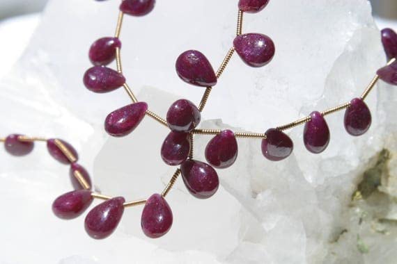 Ruby smooth flat drop beads pour sublimer vos tenues de soirée