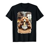 carino orso mangiare ramen in cabina divertente animale noodle amante maglietta