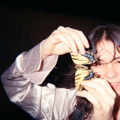 Cellist Mabe Fratti's Playful Approach to Electrified Chamber-Pop, In-Studio Podcast Por  arte de portada