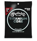 Cuerdas de guitarra Martin: con Martin Titanium Core, obtienes un conjunto de cuerdas diseñadas para rendimiento, jugabilidad y durabilidad. Martin guitarras y accesorios siguen siendo la elección para músicos de todo el mundo por su calidad inigualable, artesanía y tono.