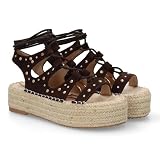 103950 Sandalia plataforma de mujer con estilo romano y detalles metalicos decorativos, diseno con multiples tiras y cierre de cordones alrededor del tobillo. Ideal verano. Marron Talla 38