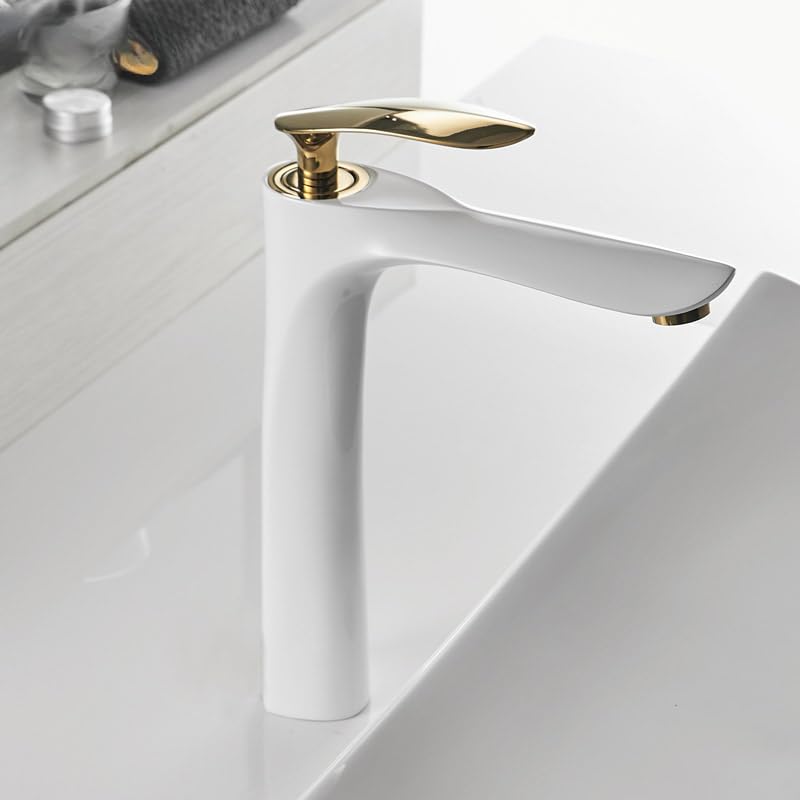 Robinet mitigeur or 360 rotation pour simplifier la routine beauté dans votre salle de bain