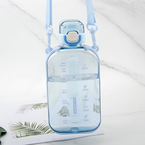 APOMOONS Płaskie butelki na napoje, 750 ml, nie zawierają BPA, szczelna, z tritanu, sportowa butelka na wodę ze znacznikiem czasu i paskiem do noszenia, do uprawiania sportu, w podróży, fitnessu i na