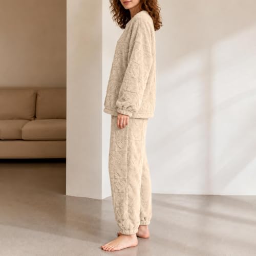 Piuwrlz Women's Heart Pattern Fleece Pajama Set - image 6