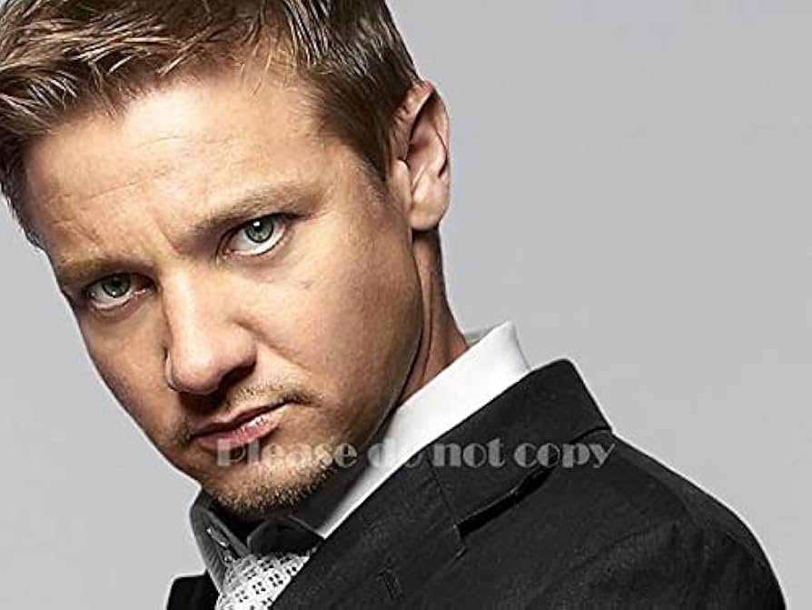 ジェレミーレナー　直筆サイン　8×10　Official Pix コミコン 期間限定販売】ジェレミーレナー 直筆サイン officialPix - メルカリ