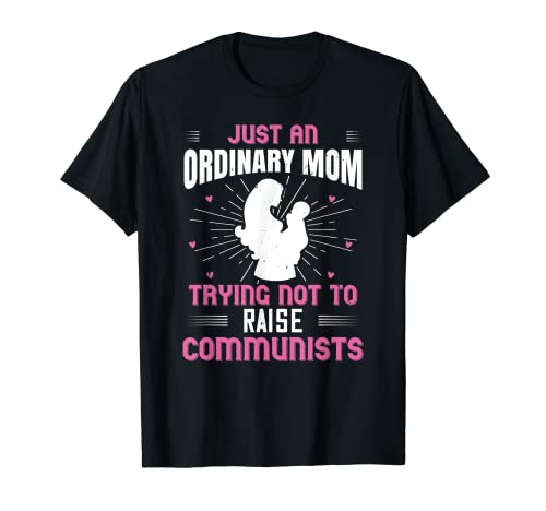 Solo una mamá ordinaria tratando de no criar regalo comunistas Camiseta