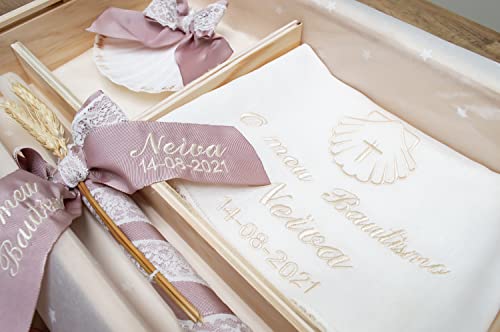 Miniatura 4 de Kit De Lujo Personalizado Para Bautizo - Conjunto De Vela, Pañuelo Y Concha Bordado Caja De Madera Grabada Con El Nombre Y Fecha Del Bautismo - Modelo París Rosa Maquillaje