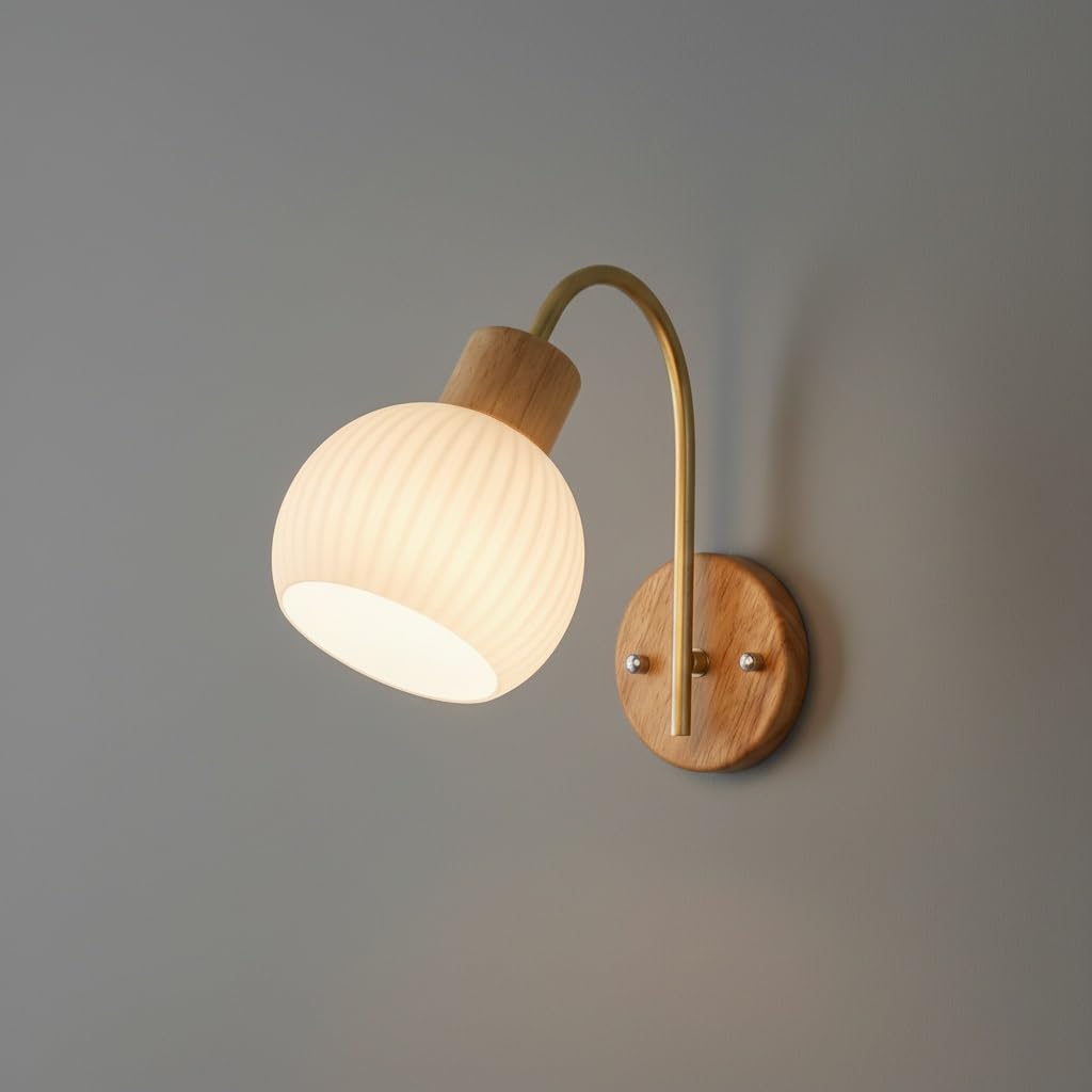 Aplique de pared de madera y cristal que elimina la luz molesta en el dormitorio