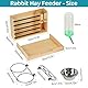 JUJOYBD 5-in-1 Kaninchen Futterstation aus Holz, Heuraufe mit Trinkflasche, 2 Näpfen, Karottenhalter und Pinkelpads, Rabbit Hay Feeder Futterspender für Kleintiere wie Zwergkaninchen Meerschweinchen