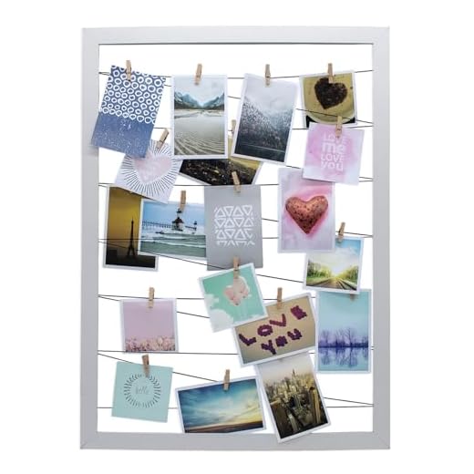 Spetebo Fotohalter 75x55 cm weiß - Leine mit 20 Holz Klammern - Fotorahmen Bilder Rahmen Galerie