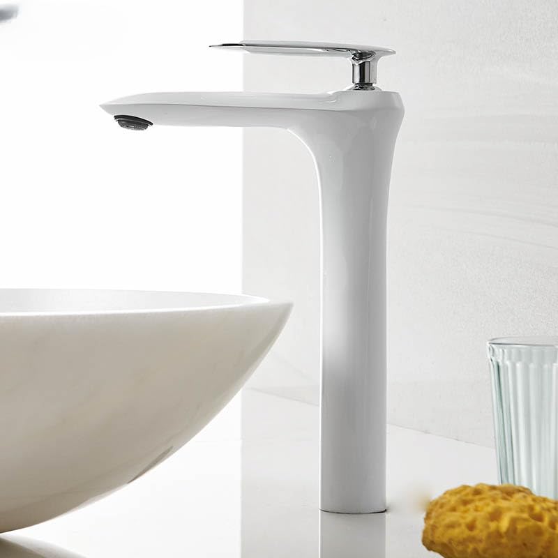 Grifo de lavabo monomando anticorrosión en color negro para solucionar manchas de cal en el baño