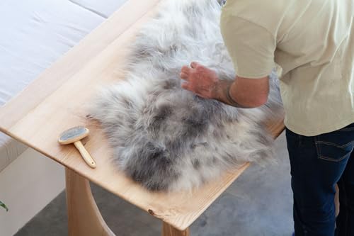Schaffellbürste | Eco Luxury Bamboo | The Wool Co | Perfekt, um Ihren alten Teppich wieder zum Leben zu erwecken |
