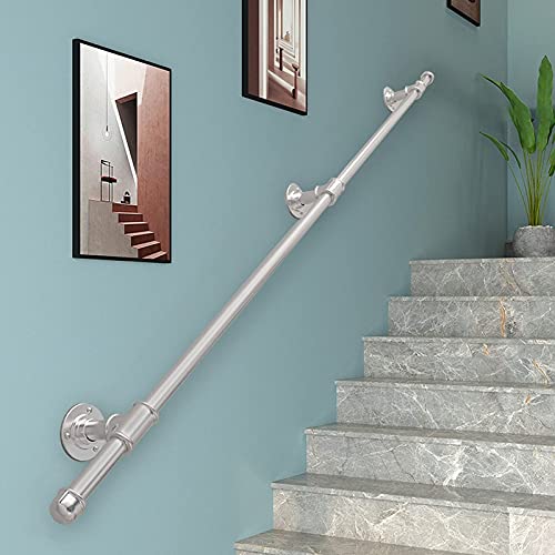 Rampe d'escalier extérieure argentée pour éviter les chutes sur vos marches