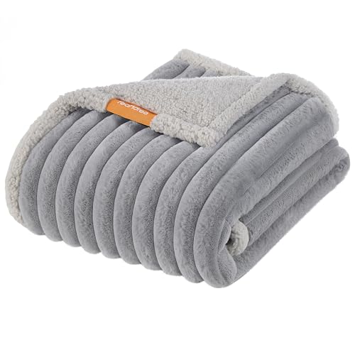 Feandrea Hundedecke, wasserdichte Decke, L, 127 x 102 cm, für kleine, mittelgroße Hunde, beidseitig verwendbar, Hundesofa waschbar, Taubengrau-hellgrau PPB035G01