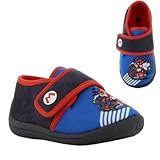 chaussons mario kart Licence officielle Nintendo produits: Ces chaussures pour enfants sont une partie officielle de la collection sous licence Nintendo. Mario fonce vers la ligne d'arrivée avec son kart pour gagner la course.