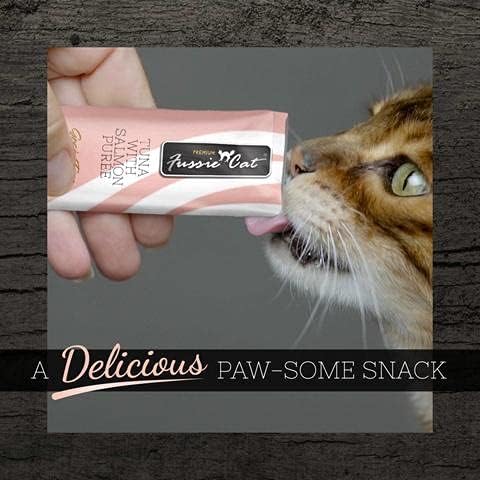 Fussie Cat Puree Grain Free Treat en 6 sabores: Atún/Camarones, Pollo/Duck, Pollo, Atún/Salmón, Atún/Pescado del Océano, y Atún/Camarones (6 paquetes de 4 tubos, 24 tubos, 0.5 oz cada uno) Plus tapa de silicona miniatura 3