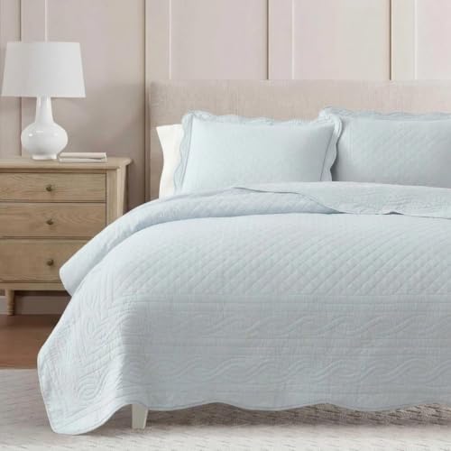 Image of Martha Stewart - Twin Size Quilt Set, Soft & Breathable Cotton Percale Quilted Bedding with Matching Pillowcase, Scalloped Edge Bed Set, Vintage Scallop Blue