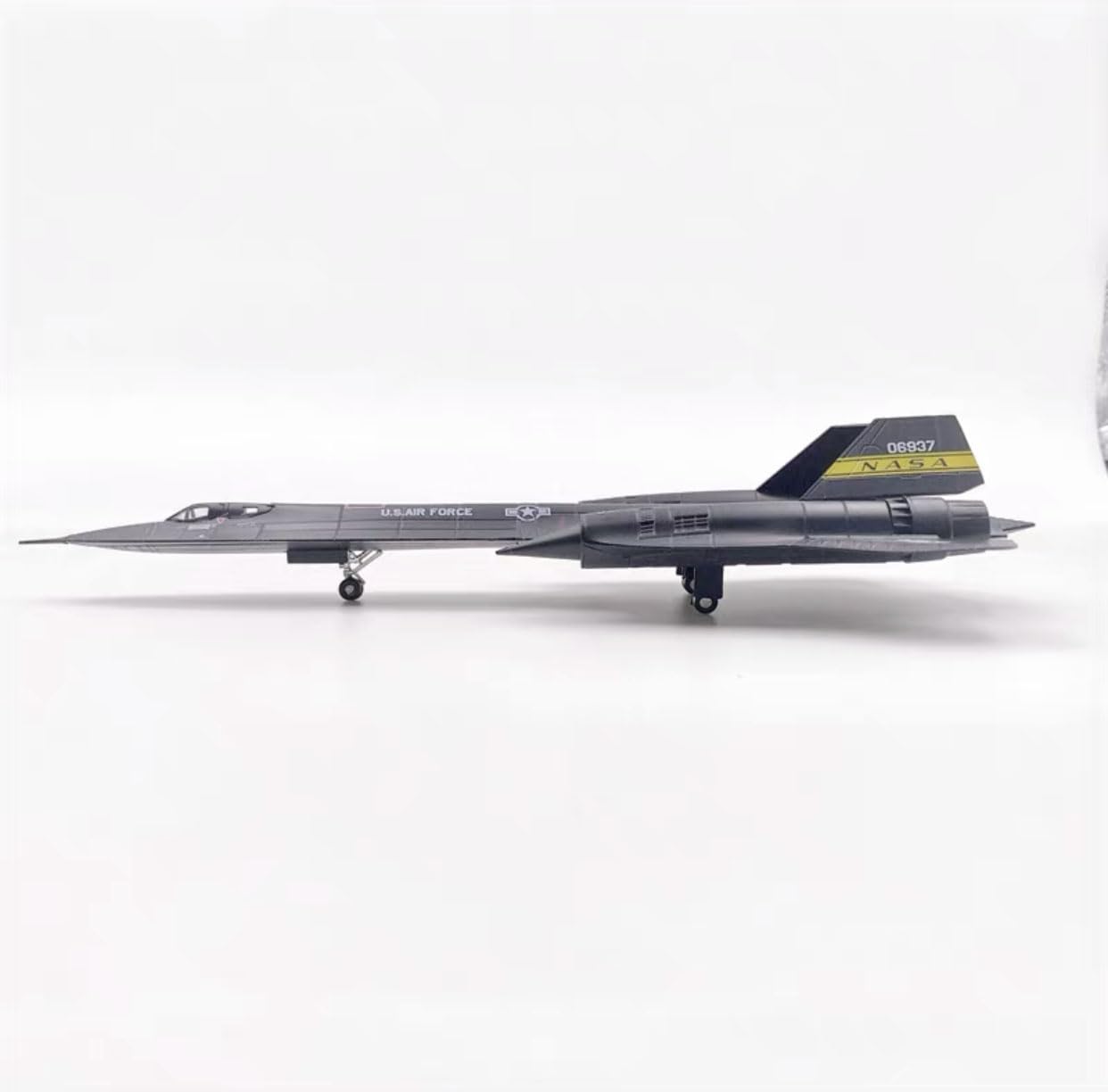 Amazon | スカンクワークス SR-71 ブラックバード 1/144 ダイ
