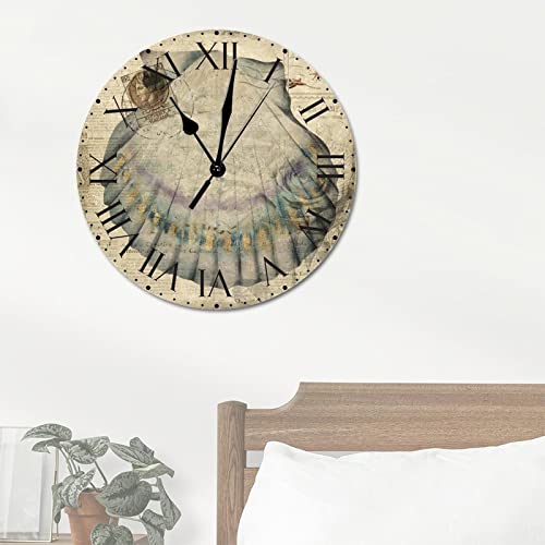 Grande horloge murale chiffres romains motif coquillages anciens