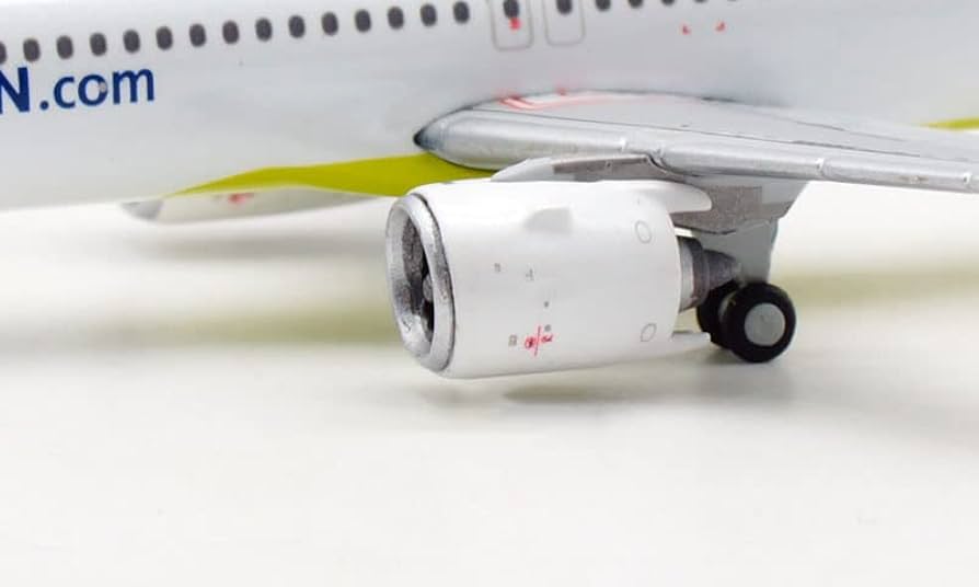 Amazon.com: JC Wings Air Busan Airbus A321neo HL8394 1:400