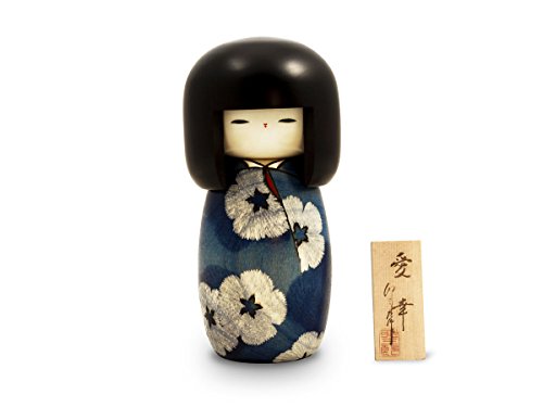 Kokeshi Aiko, original japanische Holz-Puppe, handgeschnitzt, von Hand bemalt. Kunst aus Japan für Dekoration, als Glücksbringer, Sammlerpuppe, Talisman. Geschenk GLÜCK & LIEBE, 24 cm Cover