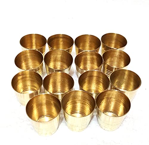 Petite vaisselle d'exception avec ce set de verres en laiton pur