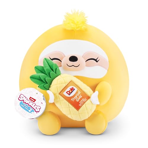 Snackle Serie 2 Snackle da 20 cm di ZURU, peluche batuffoloso, coccoloso e schiacciabile da 20 cm con accessorio snack, Sloth (Dole, Pineapple)