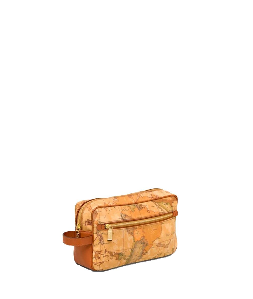ALVIERO MARTINI 1a CLASSE Pochette media realizzata in tessuto Geo Classic con chiusura zip per riporre tutti i tuoi oggetti personali e averli sempre con se. Capiente e compatta presenta anche una pi