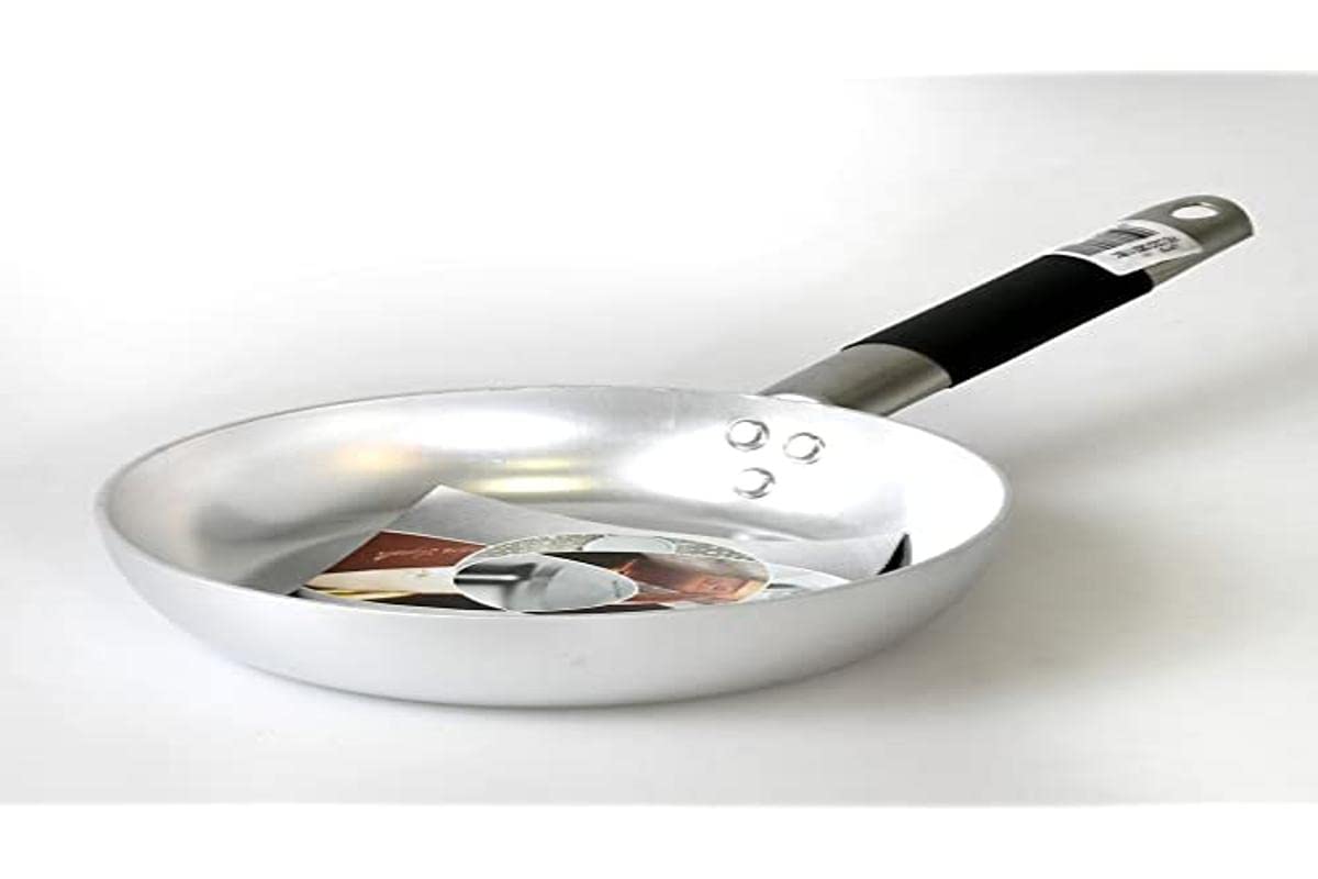 Pentole Agnelli Aluminium Bass Frying Pan 3 Mm. Thick With Cool Handle, Diameter 20 Cm.