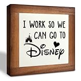 インスピレーションを与える木製サイン、ボックスウッドプラークデスク装飾、装飾プラークとサイン、素朴なオフィス装飾アート、モチベーションを高めるオフィスデスク装飾、農家のホームデコレーション、I Work So We Can Go to Disney D