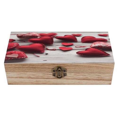 Coffre de rangement bois vintage artisanal aux détails cœurs