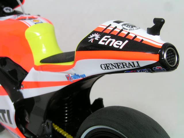 Amazon | 1/12 ドゥカティ 〓 デスモセデッチ GP11.1 / バレンティーノ