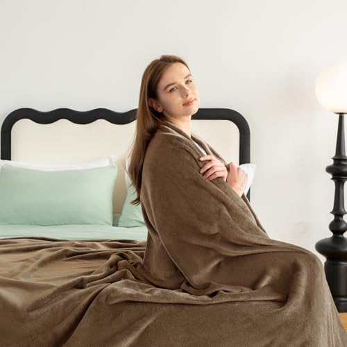 WAVVE Kuscheldecke Braun Flauschig Decke Fleecedecke - Sofadecke Klein Wohndecke Couchdecke, Decke Sofa Weich,Schokolade Hellbraun Leicht Sofaüberwurf 130x150 cm