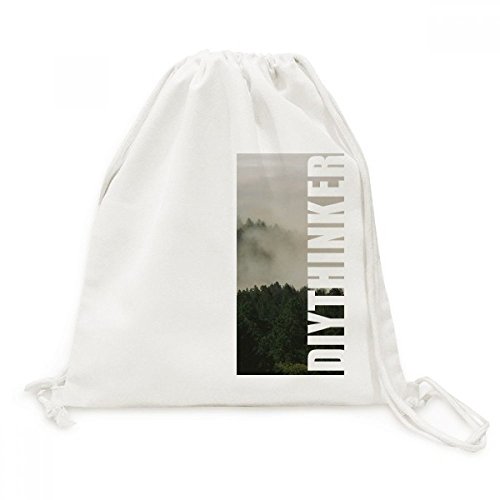 Sac de voyage montagne brouillard forêt pour randonnée et escapades nature