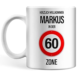 Tasse personalisiert mit Name, Geburtstagsgeschenk zum 60. Geburtstag Herzlich Willkommen Wunschname in der 60er Zone…