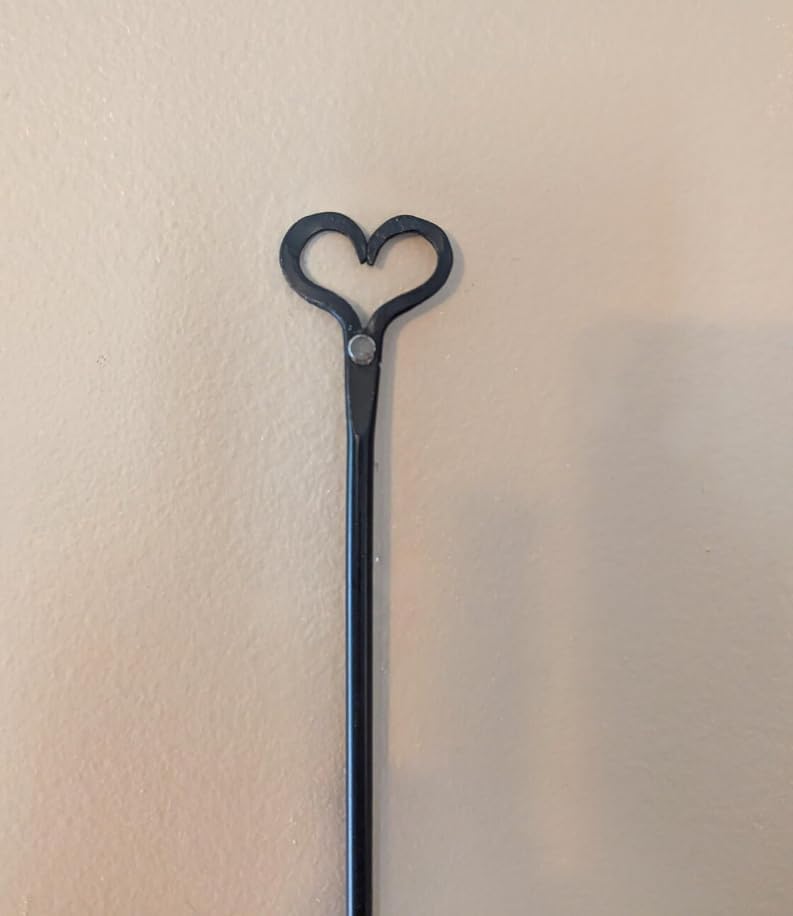 Romantic Heart-Shaped Wrought Iron Wall Sconce – Handcrafted Taper Candle Holder for Rustic and Cozy Decor (2)