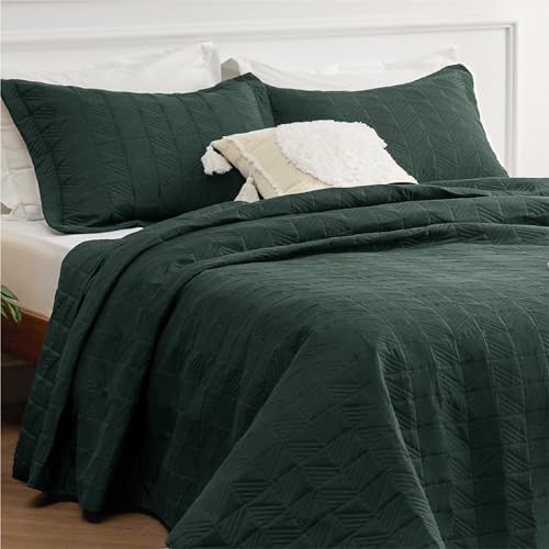 Image of Bedsure Twin Quilt Bedding - Soft Ultrasonic Twin XL Bedspread - Dark Green Coverlet Quilted Bedding - Lightweight All-Season Comforter for All Seasons, 68x86 Inch
