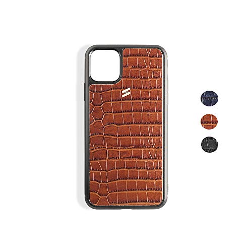 シドニー クロコダイルの彫刻が施された Suritt ® レザー iPhone ケース (3 色展開)。 (iPhone 11、ブラウン)