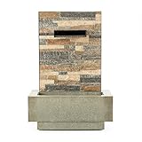 HIGHLIGHT: Nicht nur mit dem vollen, steten Schwall des Wassers weiß der Brunnen das Auge zu erfreuen. Seine Rückwand verleiht dem Wasserspiel einen ansprechenden Hintergrund in Ziegelstein-Optik. So erfreut der Watergate optisch und akustisch das Gemüt.