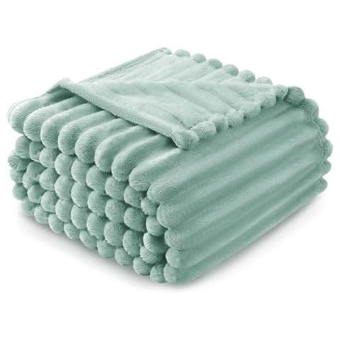 MUXHOMO Fleece Fluffy Green Throw Blanket for Couch & Bed, Super Comfy Cozy Soft Blankets, Plush Thick Flannel Blankets & Throws for Winter, 60 X 80 Inches Cover