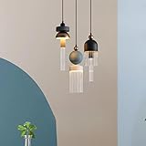 Un lustre suspendu est un complément idéal for tous les espaces et s'harmonise avec différents styles de décoration. Il crée une ambiance chaleureuse et un éclairage attrayant au plafond.