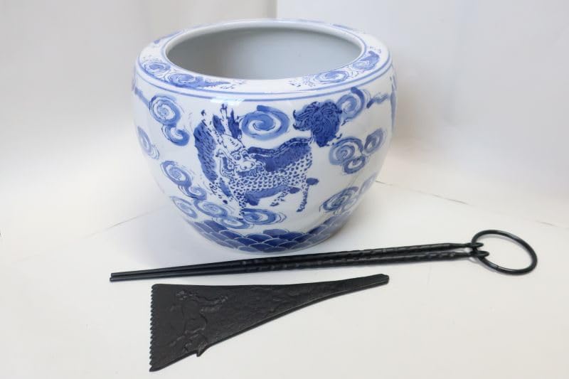 手火鉢(麒麟柄、H15cmW20cm)と南部鉄火箸、灰ならしの3点セット